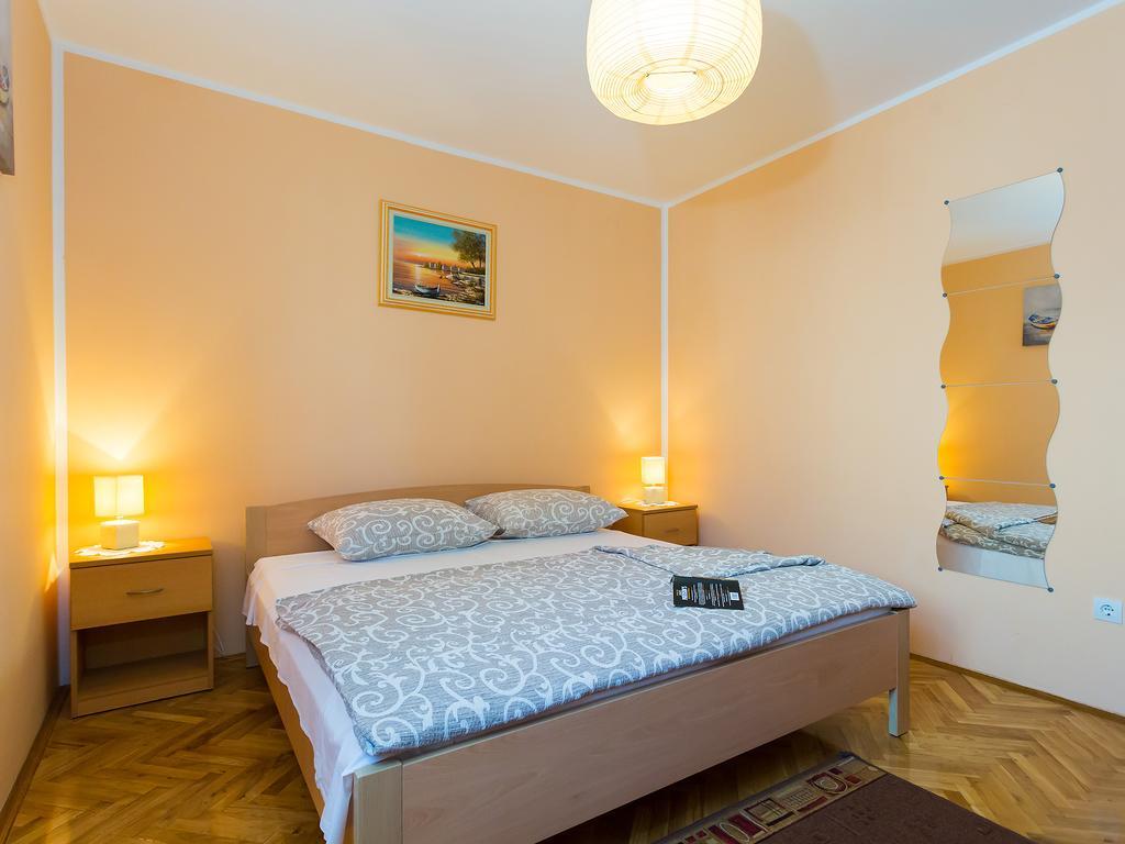 Apartments Davorka Poreč Exteriör bild